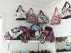 Emporio, Carteras, zapatillas, botas, accesorios femeninos. 