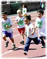 Niños corriendo