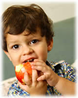 niño comiendo