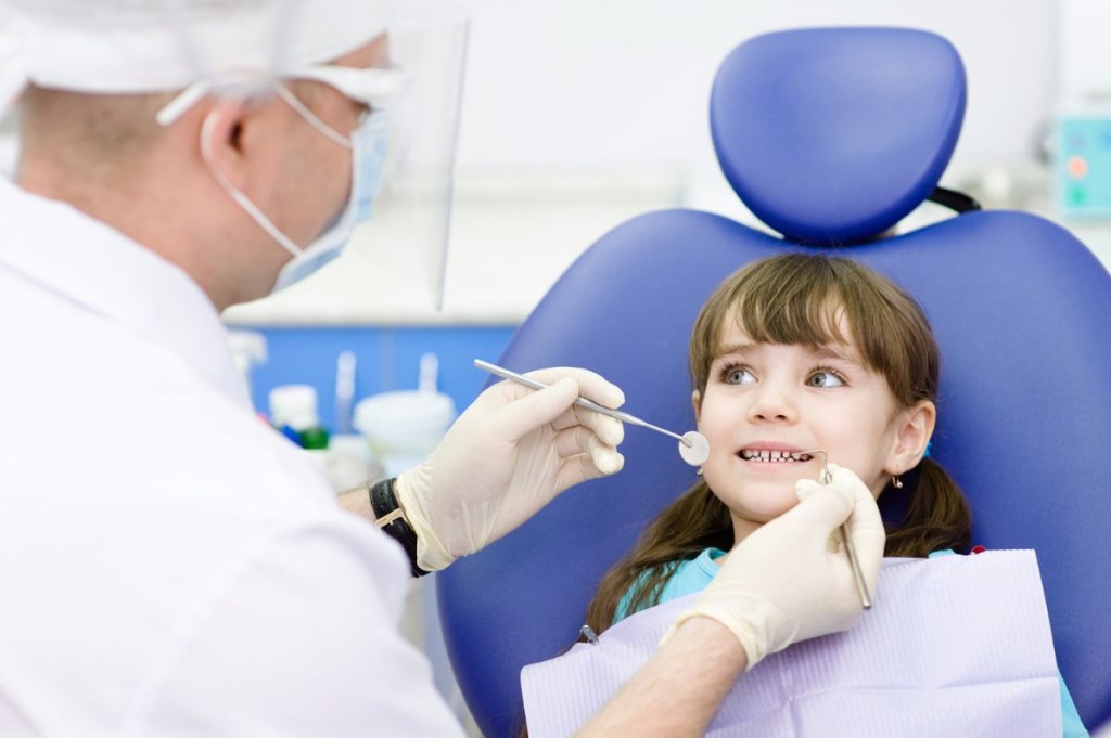 niña en dentista