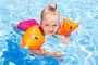 Niña en la piscina- Al fin tus hijos disfrutarán de la piscina sin temor