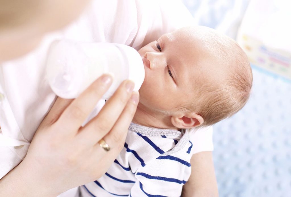 uso del microondas para calentar la leche del bebé