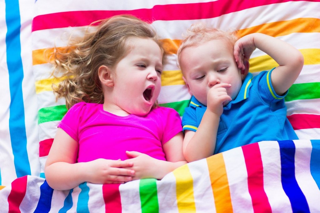 Niños en cama