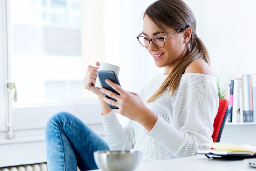 Mujer con café