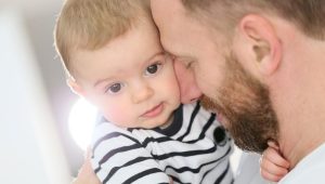 el niño rechaza a su padre