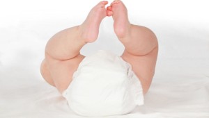 bebé en pañales- Hay sangre en el pañal de mi bebé, ¿es normal?