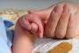 manos- No cortes las uñas al recién nacido, límalas