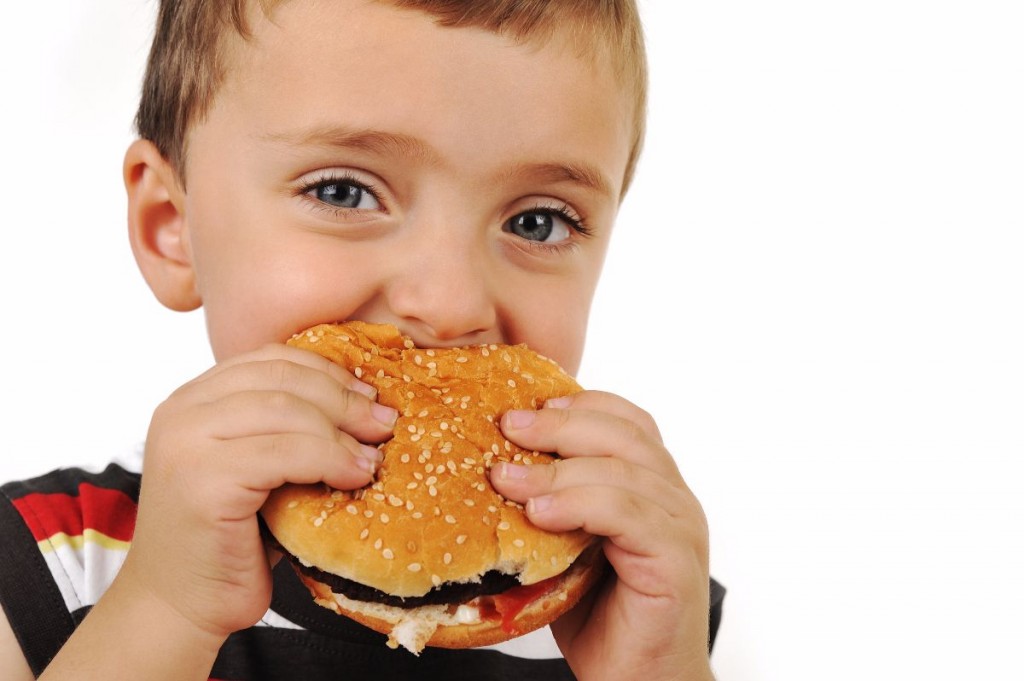 niño hamburguesa