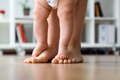 primeros pasos: pies madre y bebé