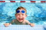 niño nadando