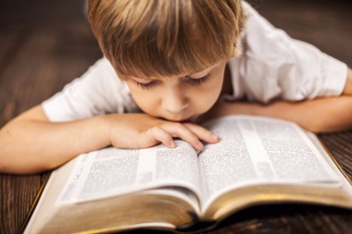 niño leyendo