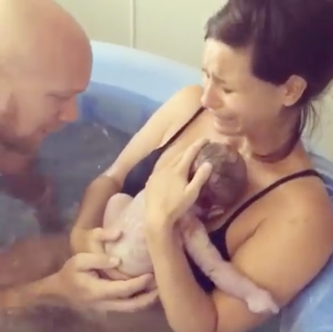 parto en el agua