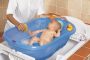 Crean bañera anticólicos para bebés ¡en forma de cubeta!