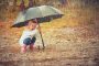 pueden los niños jugar bajo la lluvia