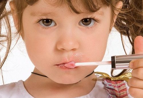es bueno que las niñas se maquillen
