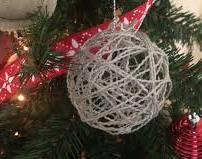 Elaboración de bolitas para el árbol de Navidad