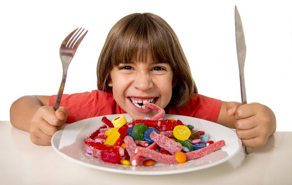 Qué cantidad de azúcar diaria debe consumir el niño