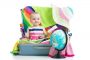 niños juegan con cajas de cartón