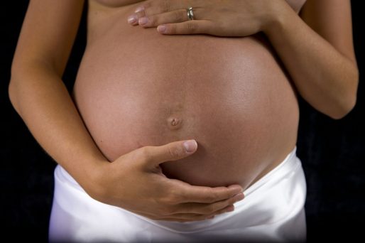 Beneficios de cantar durante el embarazo