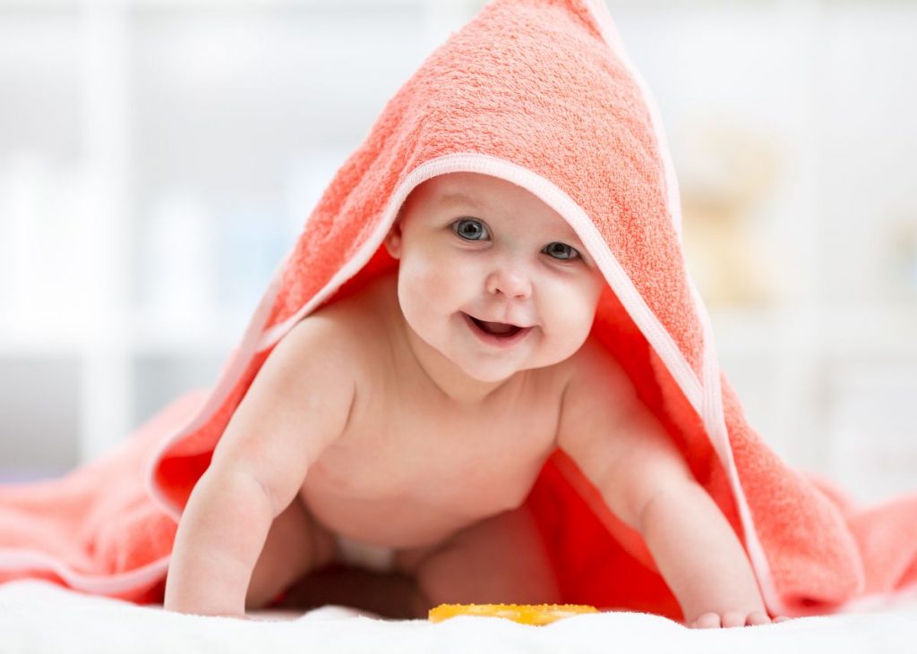 El primer contacto del bebé con el agua