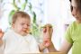 cómo enseñar al bebé a comer solo