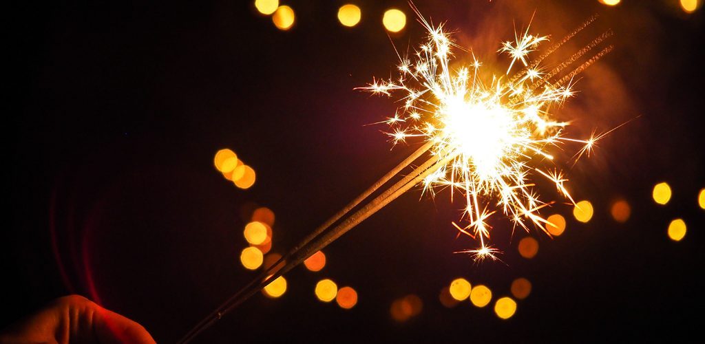 cuidar a los niños de los fuegos artificiales