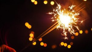 cuidar a los niños de los fuegos artificiales