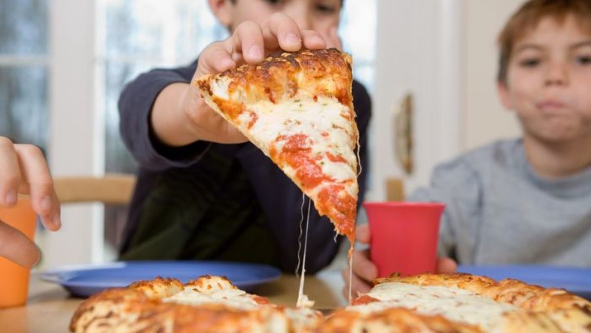 ¿Pueden los niños comer comida rápida?