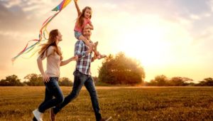 Cómo criar niños felices y emocionalmente fuertes