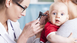 Síntomas de problemas de audición en los bebes