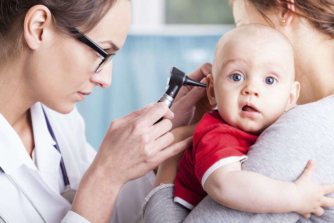 Síntomas de problemas de audición en los bebes