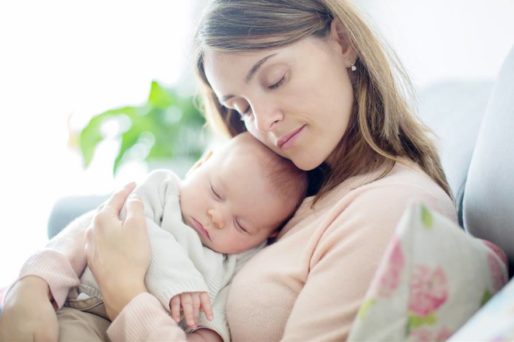 Tienen más cólicos los bebes que nacen por cesárea