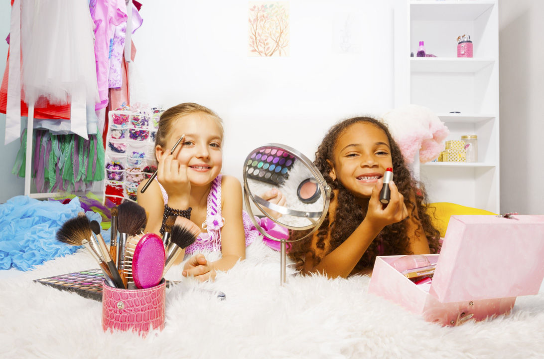 Pueden los niños usar el maquillaje de mamá