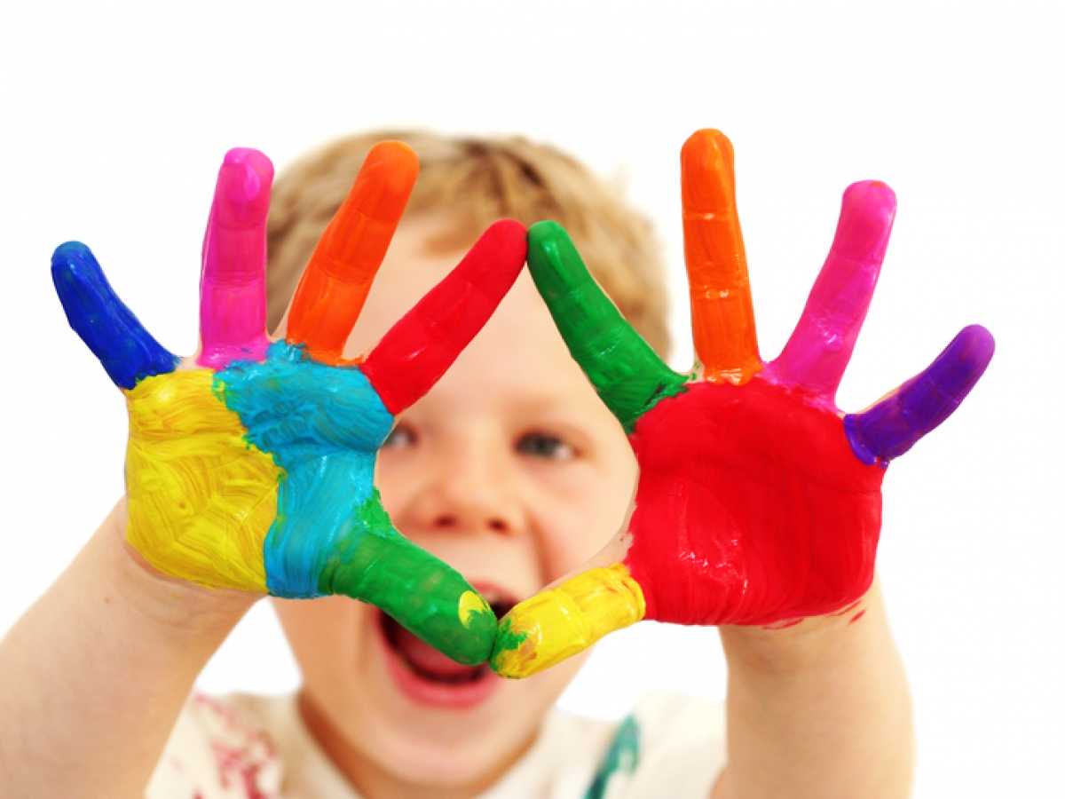 Debemos dejar a los niños pintar con los dedos