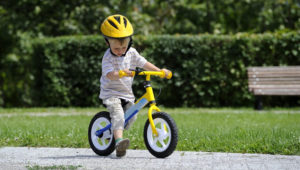 Tips para enseñar al niño a manejar bicicleta