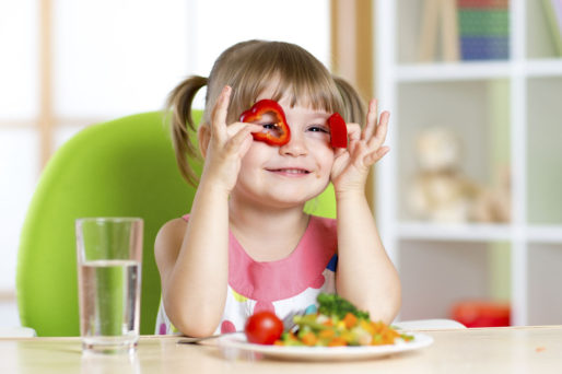 Cómo brindarle una buena alimentación vegana al niño