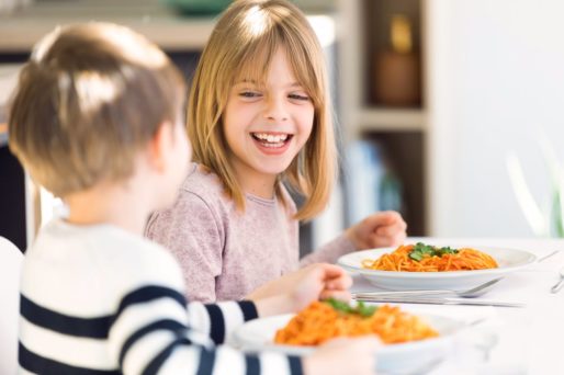 Cuantos carbohidratos diarios deben consumir los niños