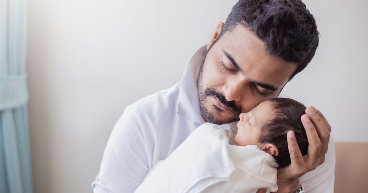 Las tareas importantes de papá después del parto