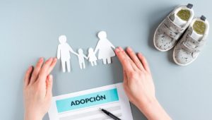 La adopción es una alternativa para aquellos que desean ser padres por la vía legal