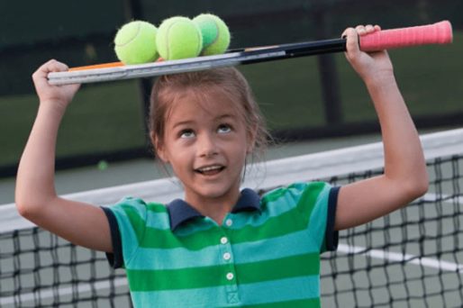 Los niños que practican tenis mejoran su motricidad