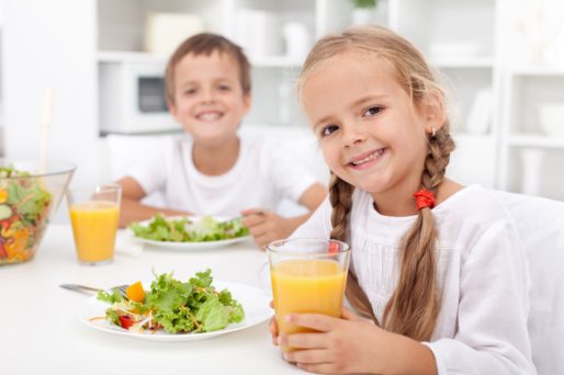 Cuándo comenzar a condimentar la comida de los niños