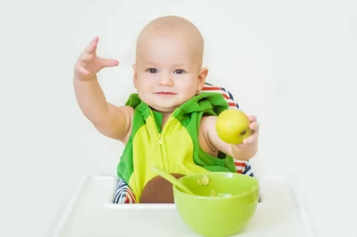 Cómo abordar el rechazo de la alimentación complementaria en los bebés