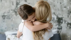 10 frases positivas para decir a tu hijo cada día que ayudan a aumentar su felicidad y autoestima