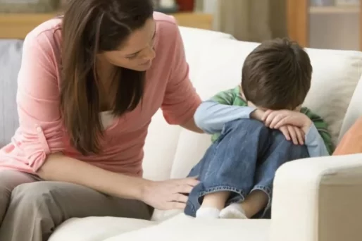 El comportamiento de los niños cuando mamá no está