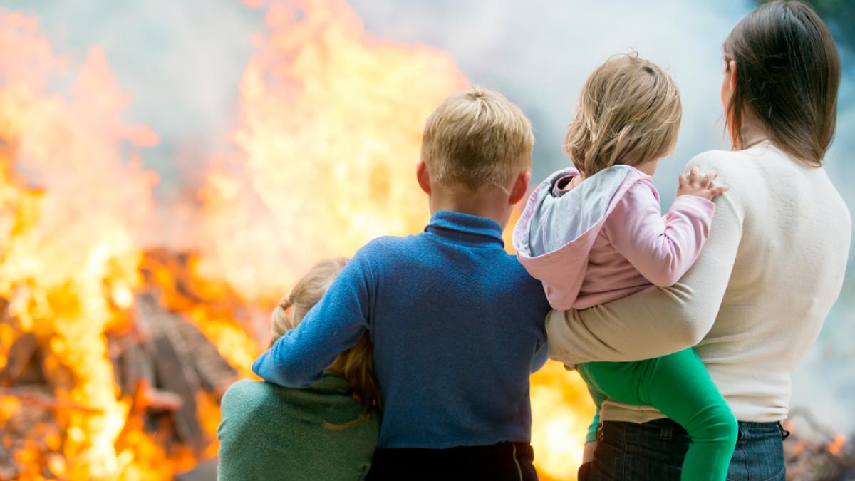 Cómo y por qué hablar con los niños sobre los incendios forestales