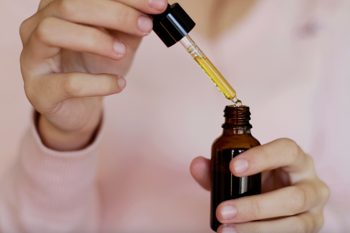 El uso del cannabis como forma de relajación para las mamás