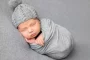 Los peligros de envolver al bebé recién nacido para dormir y el riesgo de regurgitación