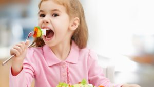 Alimentos que requieren especial cuidado en la alimentación de los niños