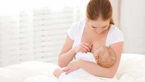 Qué hacer si tu bebé te muerde al darle el pecho