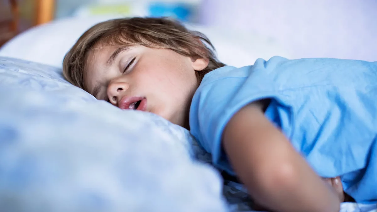 Si un niño no duerme lo suficiente, su capacidad para aprender, explorar y concentrarse se ve afectada